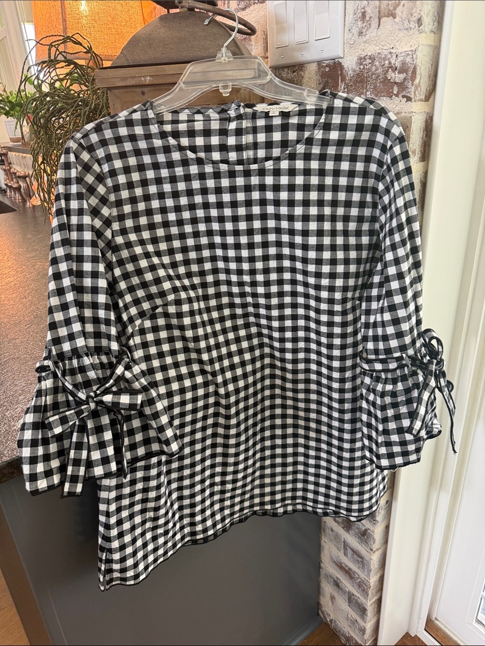 JOHN MARK SZ L women’s black white checkered top.
